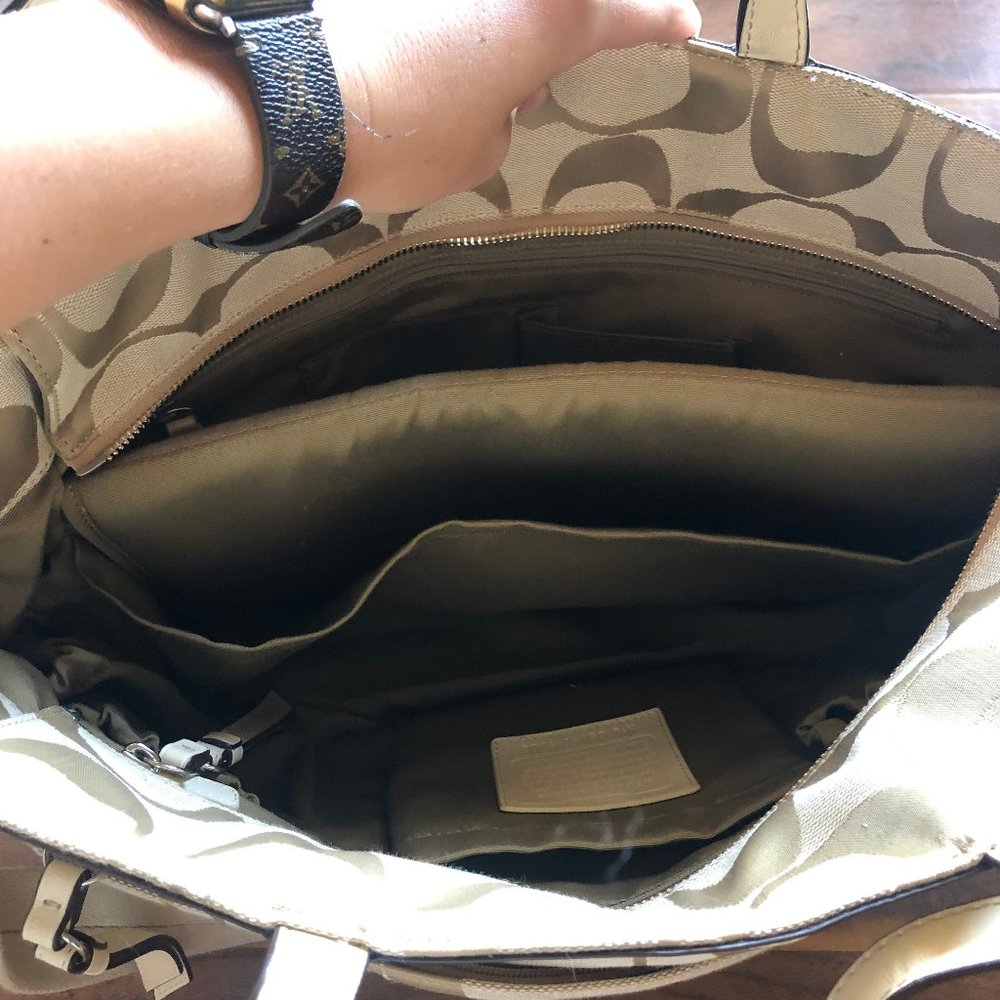 Coach Dipper Bag Logo Pattern - image 4